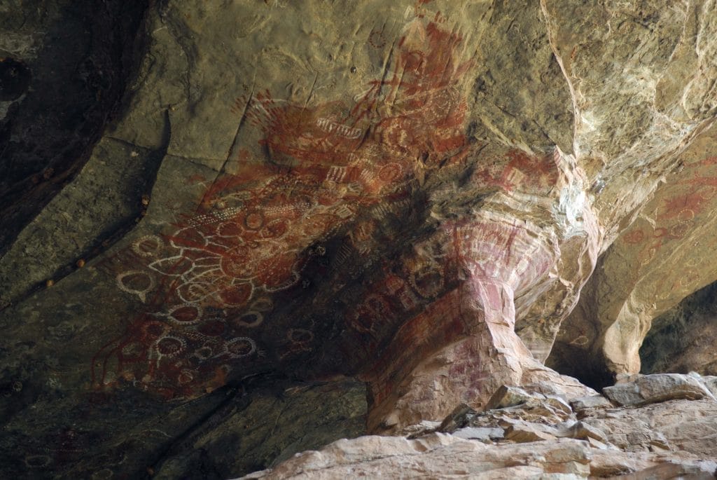 Pinturas e Gravuras Rupestres na Chapada Diamantina, Bahia – Morro do Chapéu